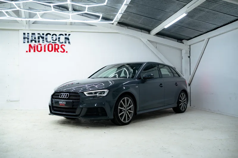 Audi A3 Sportback grise — trois quarts avant, voiture vendue | Hancock Motors Scillé
