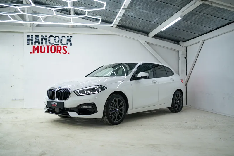 BMW Série 1 blanche — trois quarts avant, voiture vendue | Hancock Motors Scillé