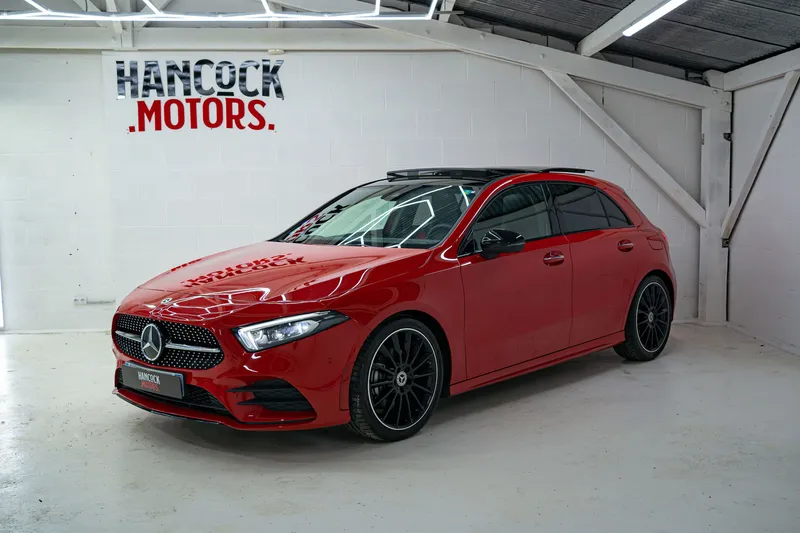Mercedes Classe A 200 AMG rouge vendue par Hancock Motors à Scillé